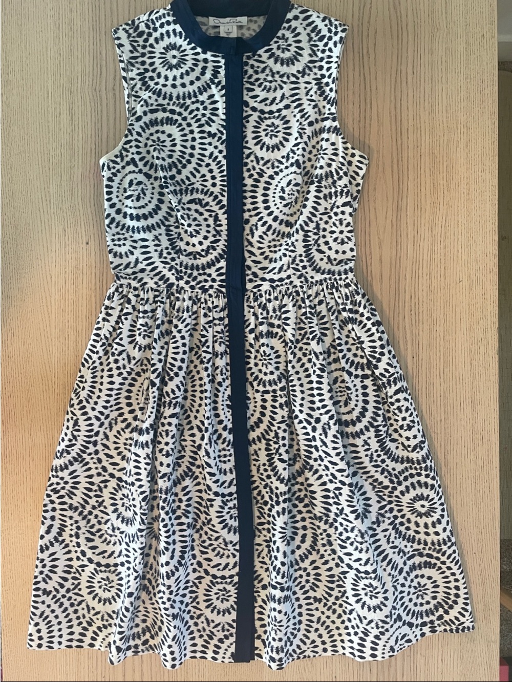 Oscar de la Renta Navy and White Sleeveless Fit-and-Flare Midi Dress